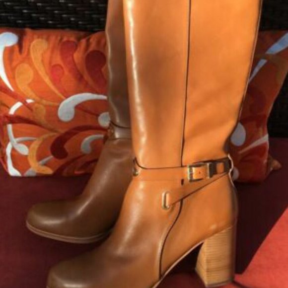 MICHAEL KORS ARLEY LUGGAGE LEATHER RIDING BOOTS - Picture 1 of 7